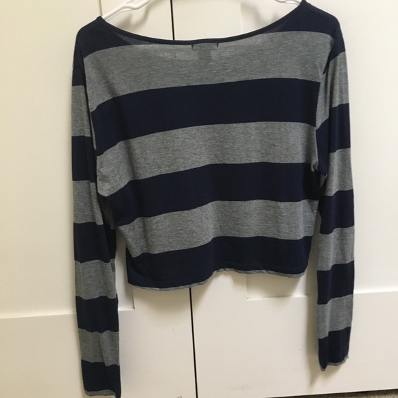 Forever 21 Grey and Blue Long Sleeve Crop Top - Picture 2 of 6